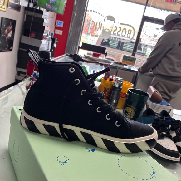 Men’s Off-White Sneaker Vulcanized Mid Pre Owned SZ 45 Used W/Box - Picture 11 of 16